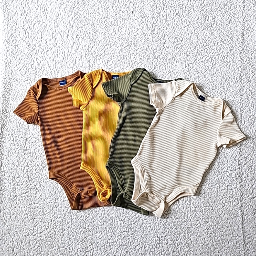 OLD NAVY BABY ONESIE BUNDLE